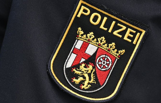 Die Polizei ist mit Großaufgebot vor Ort. (Symbolbild)<span class='image-autor'>Foto: Arne Dedert/dpa</span>