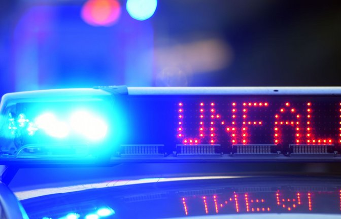 Die Polizei war zur Unfallaufnahme vor Ort (Symbolbild).<span class='image-autor'>Foto: dpa/Stefan Puchner</span>