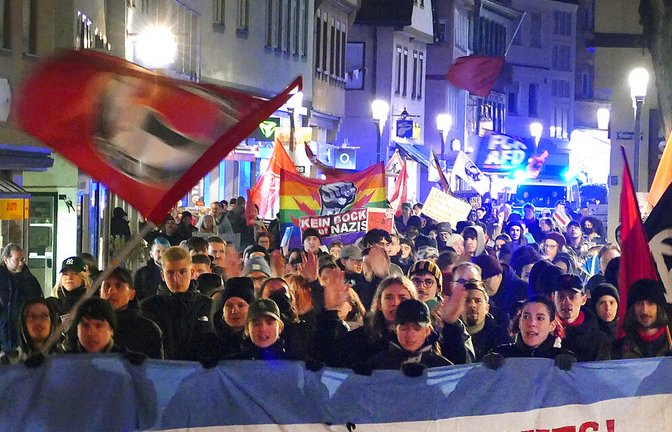 Rund 200 Menschen protestierten am Freitagabend gegen die AfD.<span class='image-autor'>Foto: Schöll</span>