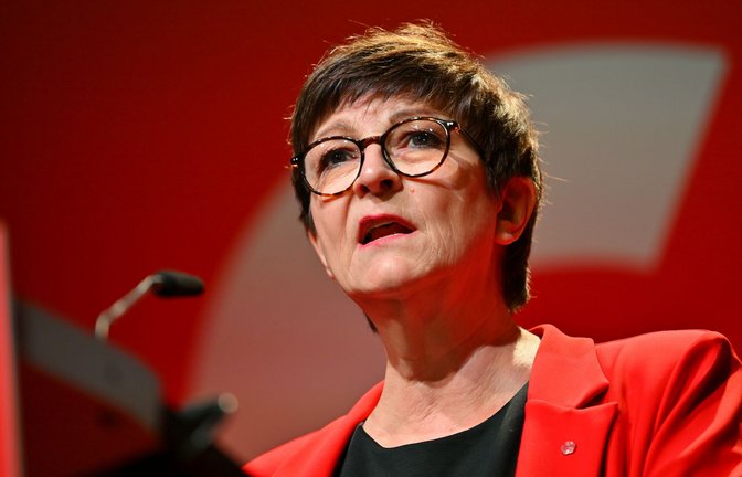 Soll Saskia Esken ihr Amt als SPD-Bundesvorsitzende abgeben? Diese Forderungen kamen in ihrem eigenen Wahlkreis auf. Doch jetzt erhält sie Rückendeckung von der hiesigen Parteispitze.<span class='image-autor'>Foto: Jan-Philipp Strobel/dpa</span>