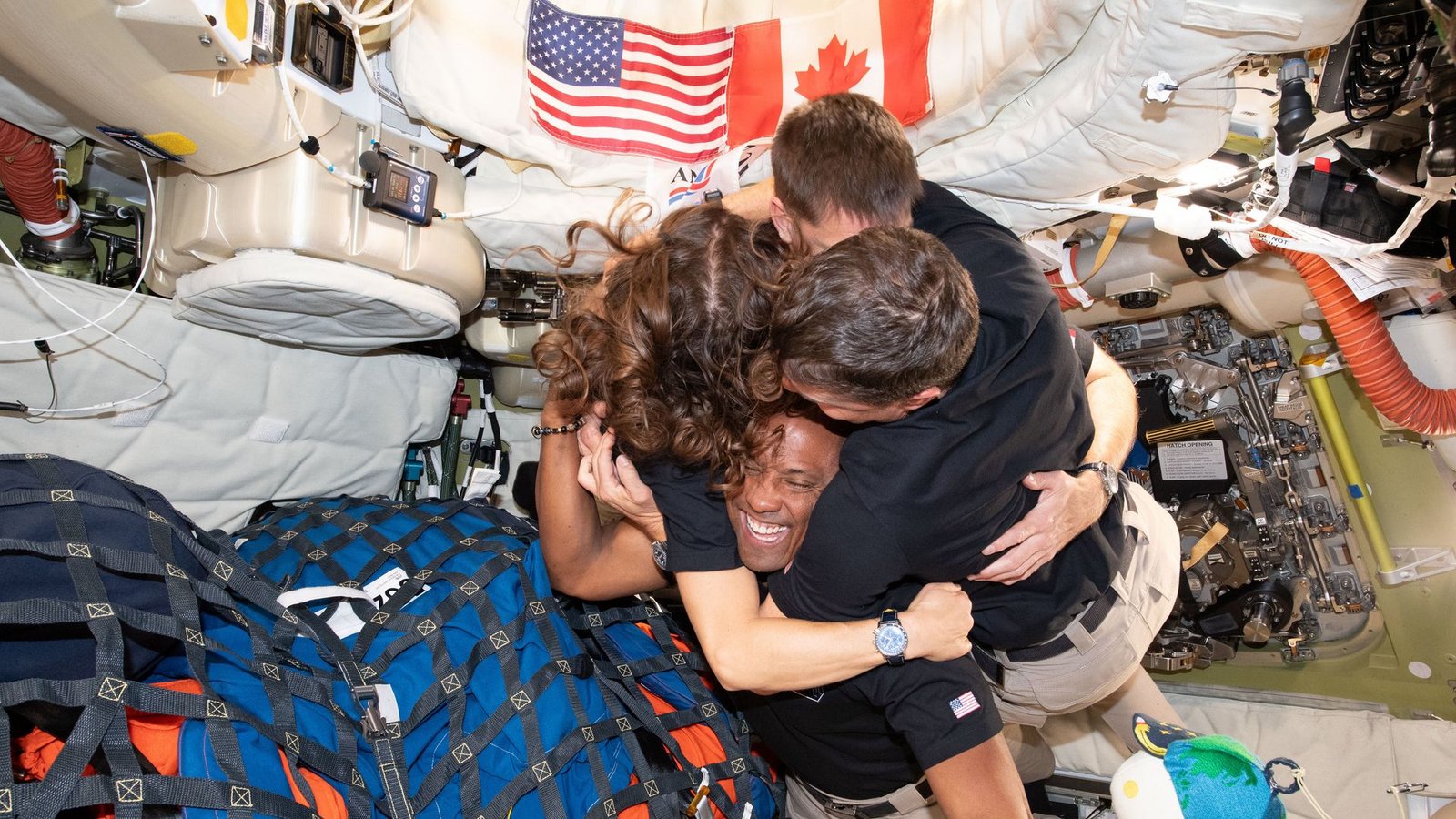 In der Nacht zum Samstag (MESZ) sollen die vier Astronauten wieder auf der Erde landen.Foto: Uncredited/NASA/AP/dpa