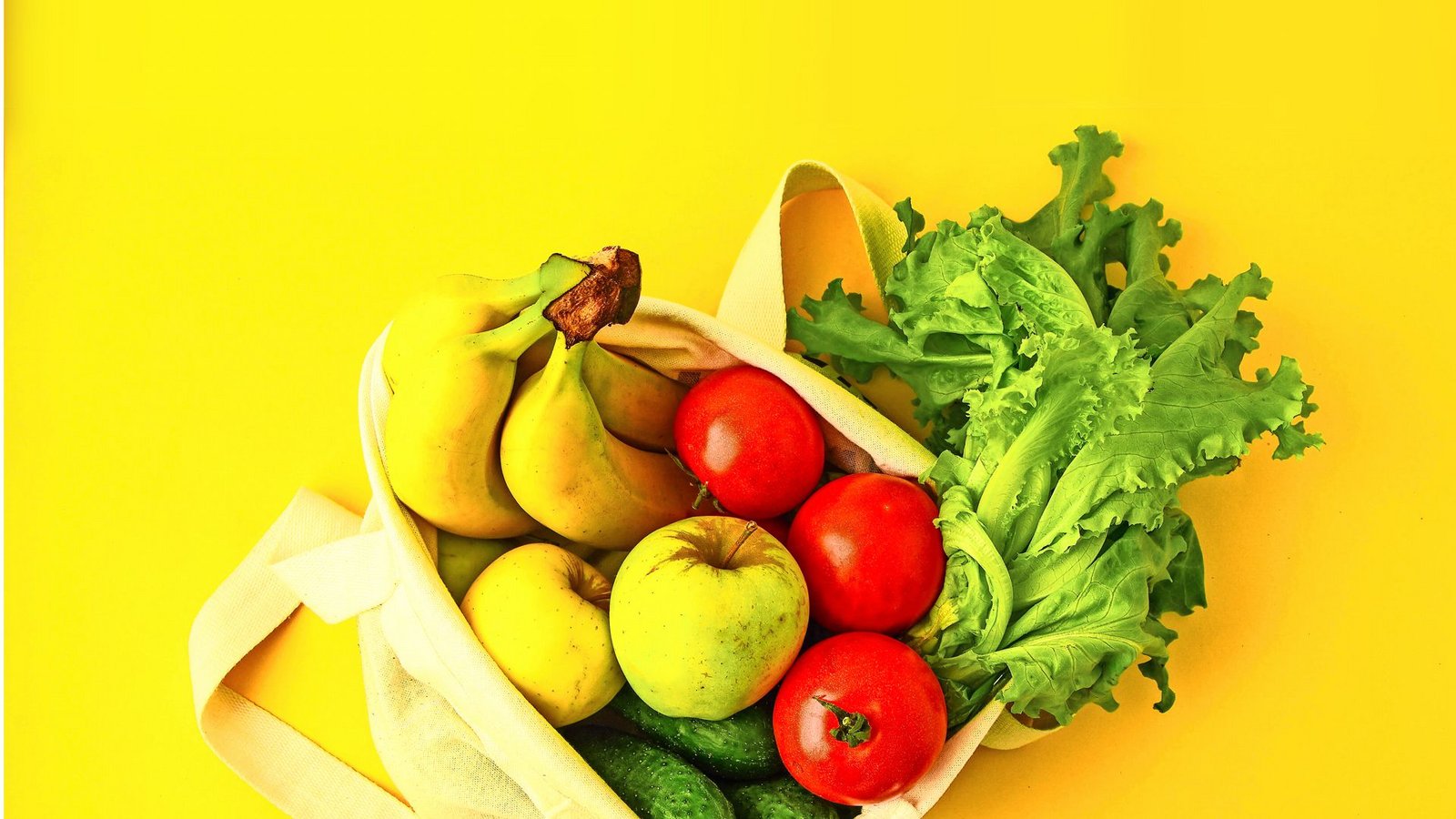 Wer Obst und Gemüse ohne Verpackung kauft, spart nicht nur Plastik, sondern kann auch nur genau so viel mitnehmen, wie er wirklich braucht.Foto: imago/YAY Images Wer Obst und Gemüse ohne Verpackung kauft, spart nicht nur Plastik, sondern kann auch nur genau so viel mitnehmen, wie er wirklich braucht.Foto: imago/YAY Images