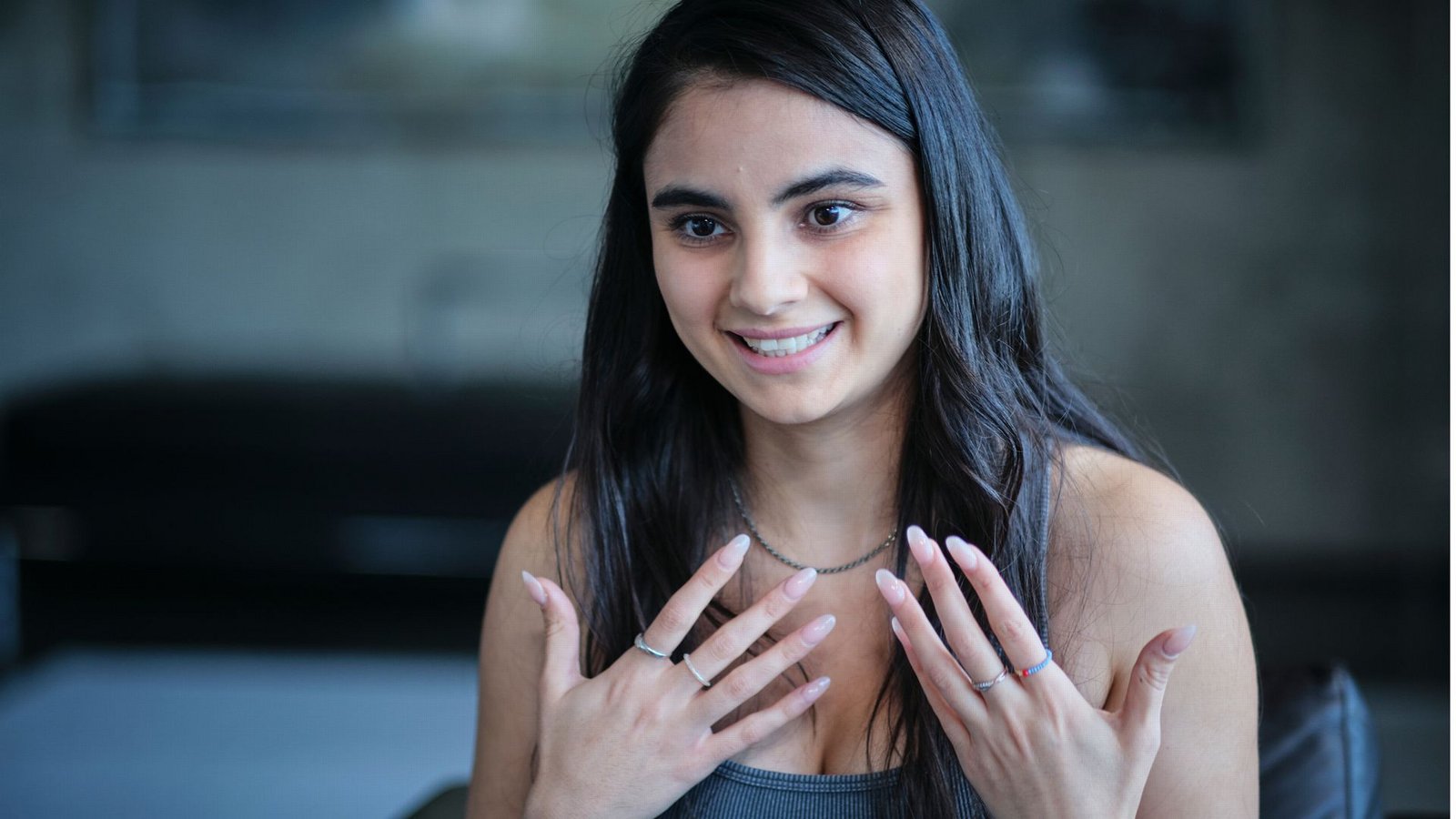 Bayan Layla als Nelly in einer Szene aus dem „Tatort – Überlebe wenigstens bis morgen“.Foto: SWR/Benoît Linder Bayan Layla als Nelly in einer Szene aus dem „Tatort – Überlebe wenigstens bis morgen“.Foto: SWR/Benoît Linder