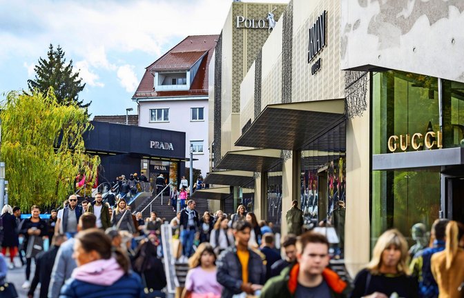 Die Outletcity in Metzingen zieht jährlich ein Millionenpublikum in die Stadt am Fuße der schwäbischen Alb.<span class='image-autor'>Foto: imago/Arnulf Hettrich</span>