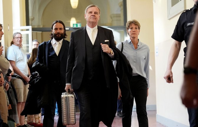 Christina Block mit ihren Rechtsanwälten bei der Ankuft im Landgericht Hamburg.<span class='image-autor'>Foto: Marcus Brandt/dpa</span>