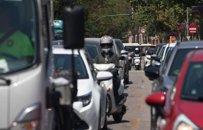 Im Zentrum Palmas gibt es seit Jahresbeginn eine Umweltzone, in die Urlauberautos mit ausländischem Kennzeichen - auch wenn sie schadstoffarm oder sogar elektrisch sind - nicht einfahren dürfen. (Archivbild)<span class='image-autor'>Foto: Clara Margais/dpa</span>