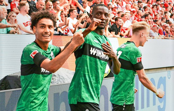 Das 3:1 in Mainz war der dritte Sieg im vierten Spiel in dieser Saison. Enzo Millot (li.) und Serhou Guirassy jubeln.<span class='image-autor'>Foto: Baumann</span>