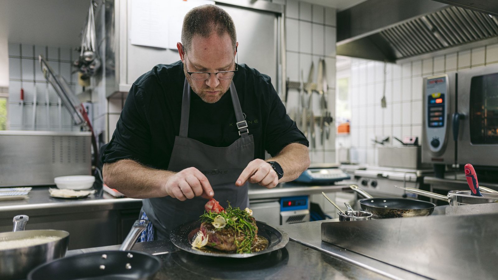 Markus Elison hat den Bib Gourmand neu für seine Krone in Sulzbach erhalten.Foto: Philipp Reinhard Markus Elison hat den Bib Gourmand neu für seine Krone in Sulzbach erhalten.Foto: Philipp Reinhard
