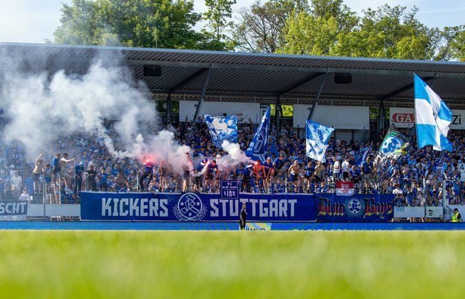 Auch das Abbrennen von Pyrotechnik ist Gegenstand des Verfahrens.<span class='image-autor'>Foto: IMAGO/Sportfoto Rudel</span>