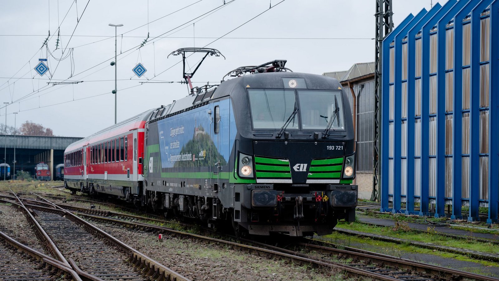 Einer der für Tempo 200 ausgelegten neuen Nahverkehrszüge für die Verbindung Wendlingen-Ulm.Foto: dpa/Ilkay Karakurt