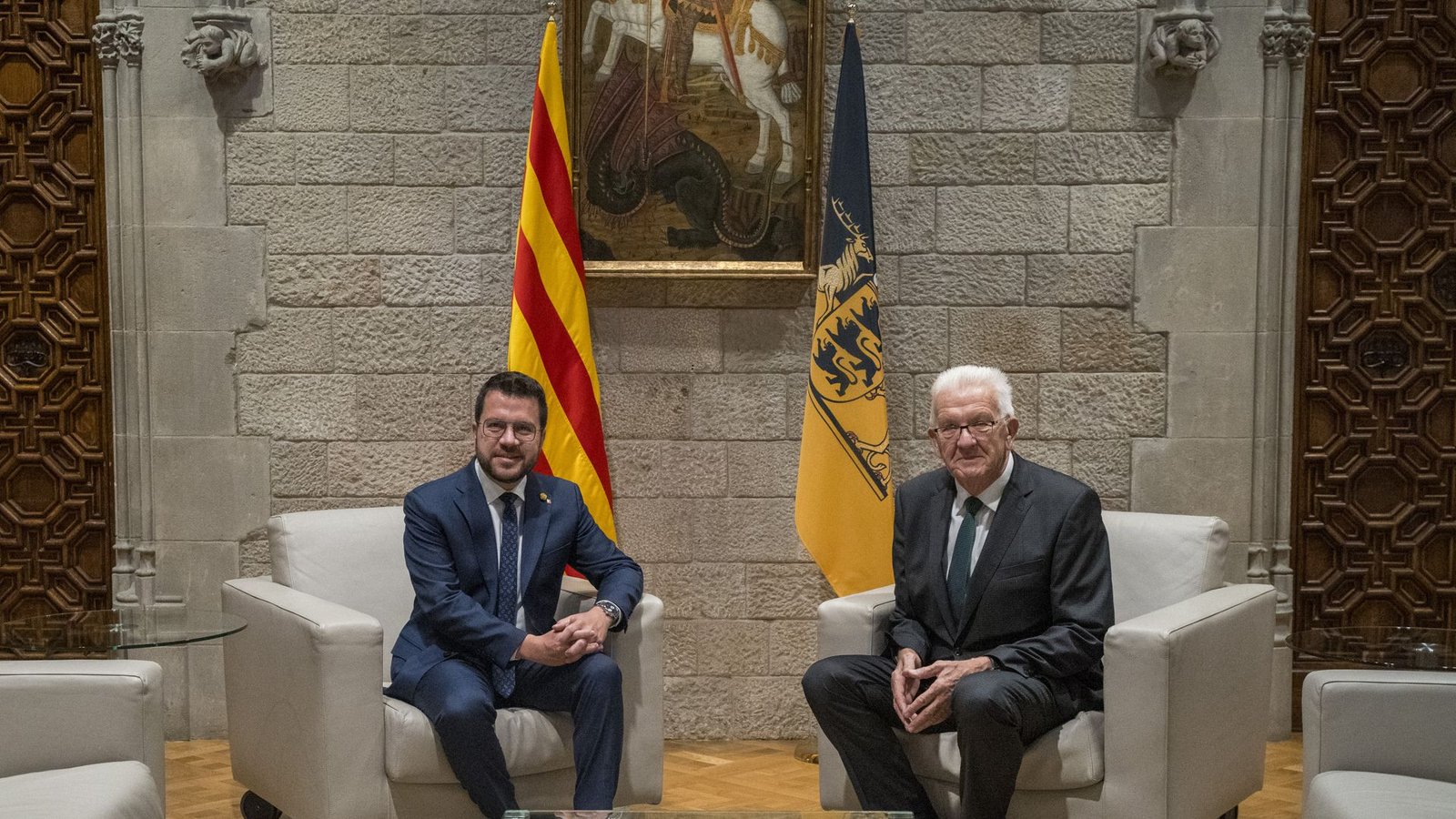 Ministerpräsident Winfried Kretschmann (Grüne) mit dem katalonischen Regierungschef Pere Aragonès im Präsidentenpalast in Barcelona.Foto: Staatsministerium Baden-Wuerttemberg/Staatsministerium Baden-Wuerttemberg Ministerpräsident Winfried Kretschmann (Grüne) mit dem katalonischen Regierungschef Pere Aragonès im Präsidentenpalast in Barcelona.Foto: Staatsministerium Baden-Wuerttemberg/Staatsministerium Baden-Wuerttemberg