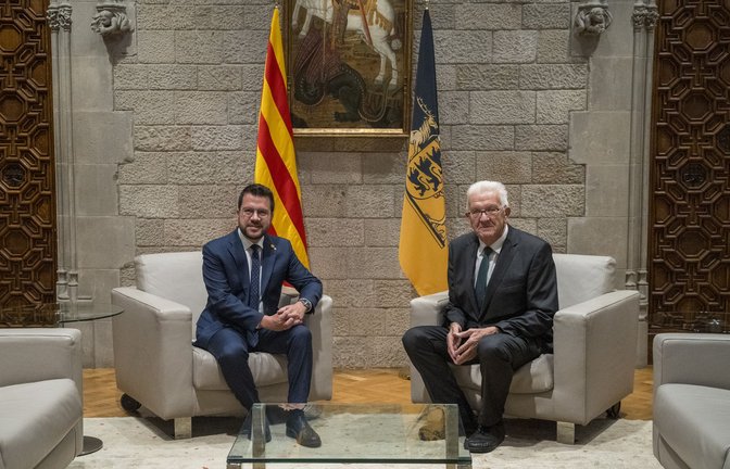 Ministerpräsident Winfried Kretschmann (Grüne) mit dem katalonischen Regierungschef Pere Aragonès im Präsidentenpalast in Barcelona.<span class='image-autor'>Foto: Staatsministerium Baden-Wuerttemberg/Staatsministerium Baden-Wuerttemberg</span>