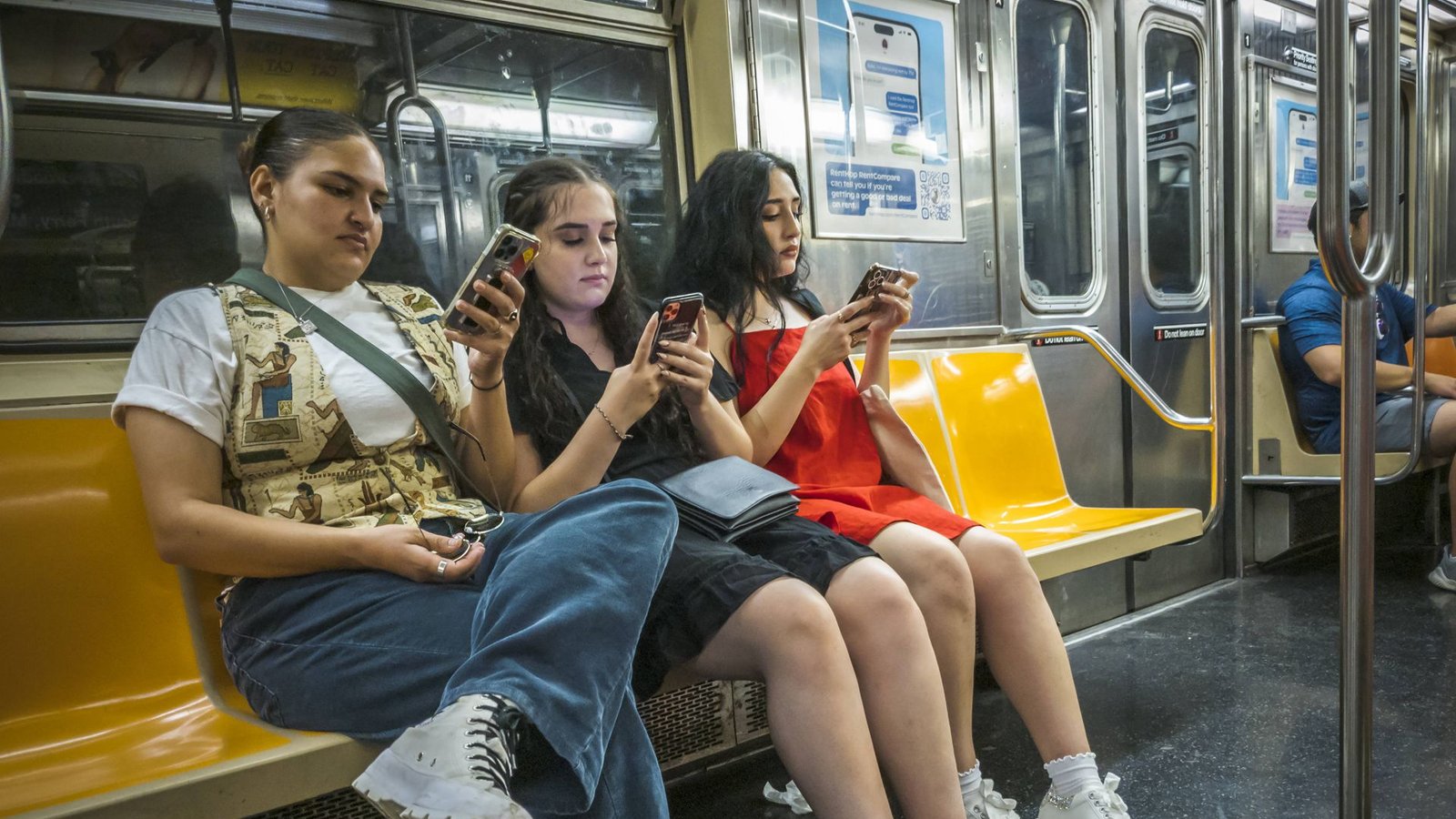 Die Generation Z ist in einer vernetzten und digitalisierten Welt aufgewachsen.Foto: IMAGO/Levine-Roberts/IMAGO/Richard B. Levine Die Generation Z ist in einer vernetzten und digitalisierten Welt aufgewachsen.Foto: IMAGO/Levine-Roberts/IMAGO/Richard B. Levine