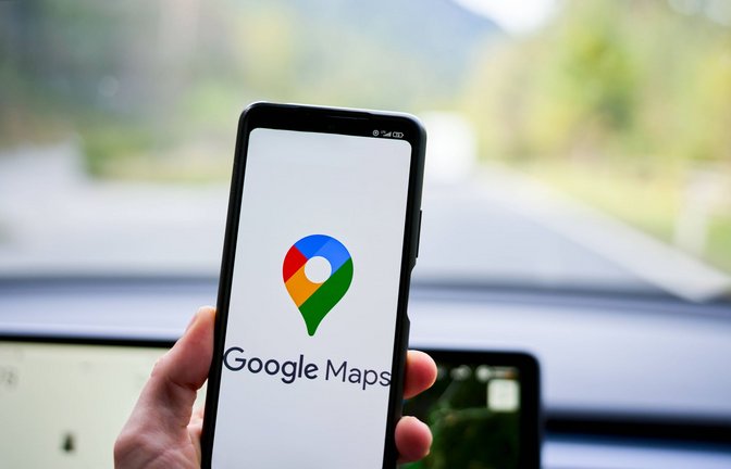 Millionen Menschen nutzen täglich Google Maps – vor allem im Auto.<span class='image-autor'>Foto: IMAGO/Bihlmayerfotografie/IMAGO/Michael Bihlmayer</span>