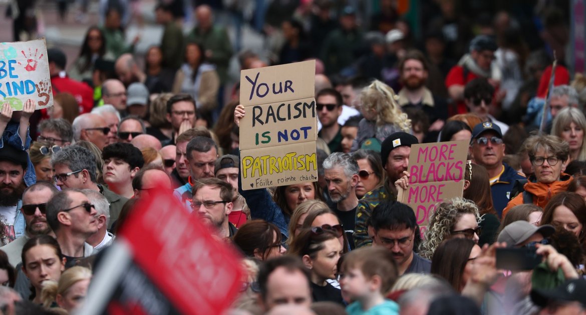 Nach Krawallen in Belfast - Demonstration