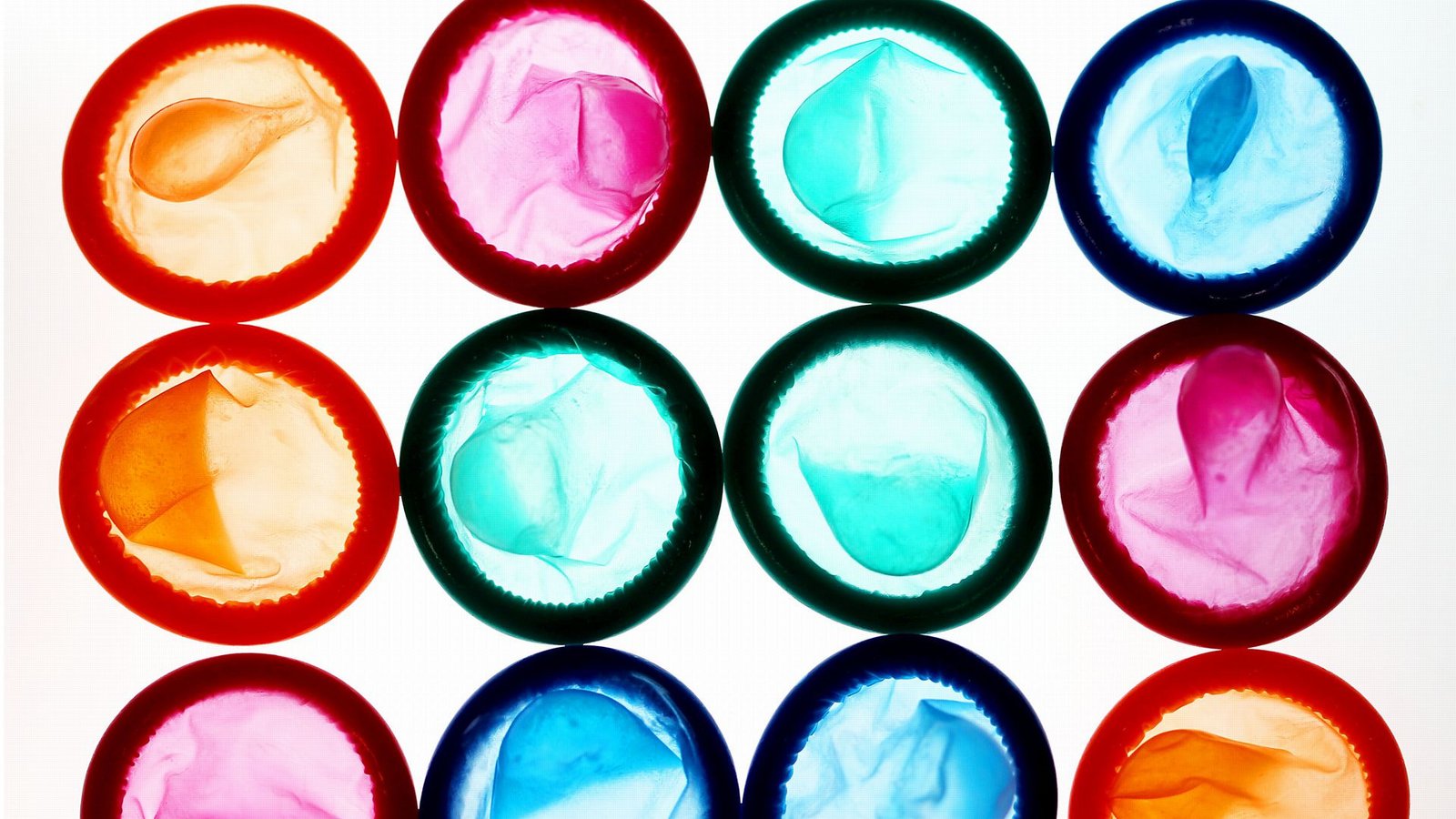 Kondome bieten sich  auch in den Wechseljahren als gute Verhütungsmethode an.Foto: dpa/Oliver Berg