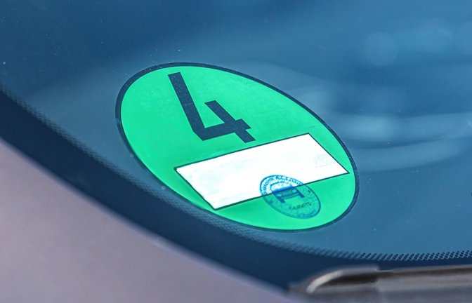 So entfernen Sie die grüne Plakette.<span class='image-autor'>Foto: Annabell Gsoedl / shutterstock.com</span>