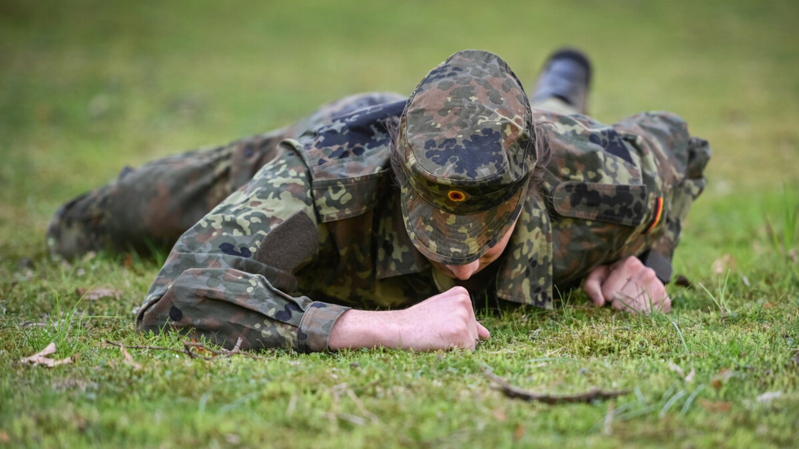 Im Dienste unserer Sicherheit: Soldat der Bundeswehr beim TrainingFoto: Julia Steinbrecht/KNA Im Dienste unserer Sicherheit: Soldat der Bundeswehr beim TrainingFoto: Julia Steinbrecht/KNA