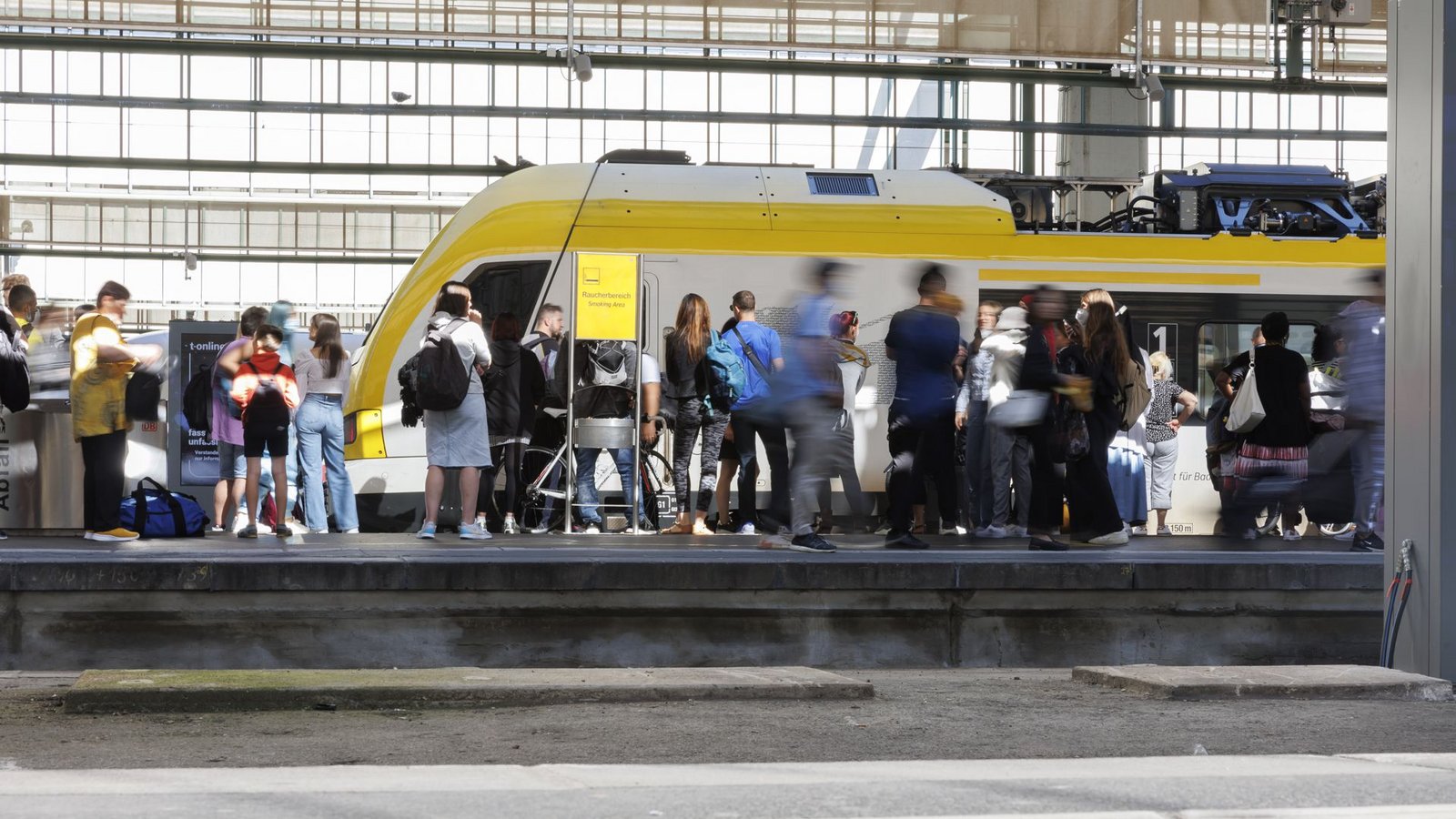 Die Menschenmassen an Bahnhöfen ziehen auch Kriminelle an.Foto: Lichtgut/Julian Rettig Die Menschenmassen an Bahnhöfen ziehen auch Kriminelle an.Foto: Lichtgut/Julian Rettig