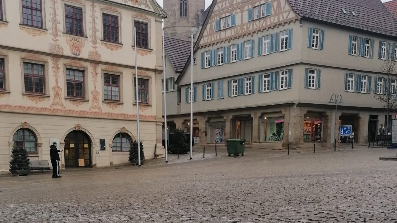 Am 15. Januar 2025 ging es in Vaihingen äußerst rutschig zu. Die Mitarbeitenden vom Vaihinger Bauhof waren stundenlang im Einsatz. Archivfoto: Banholzer