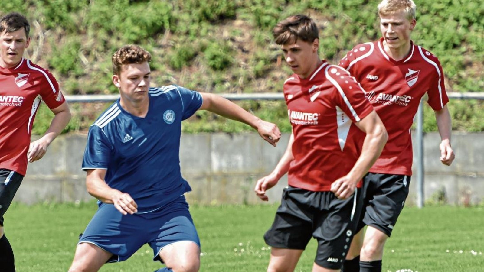 Nick Heckele (links) war mit 30 Toren in der Kreisliga B 8 der entscheidende Mann in der Offensive des SV Illingen II.  Foto: Leitner