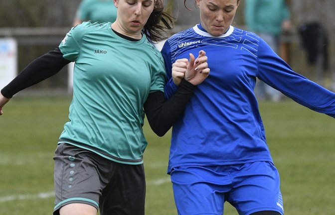 Tamara Lillich (links) hatte die größte Chance für Sternenfels/Häfnerhaslach.  <span class='image-autor'>Foto: Leitner</span>