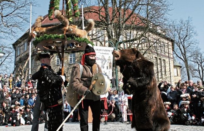 Brauchtumsvorführungen beim Sachsenheimer Schloss.  Foto: Archiv