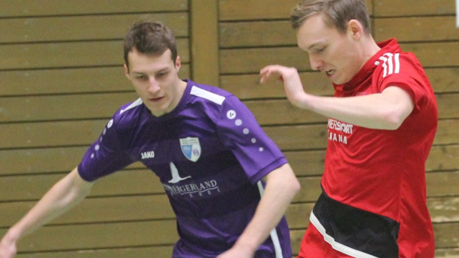 Das Duell des TSV Großglattbach (rechts Heiko Neu) mit der SGM Roßwag/Mühlhausen (links Tim Zipperle) hatte 2020 wie auch jetzt seinen Reiz beim Mühlacker Stadtpokal. Foto: Nachreiner Das Duell des TSV Großglattbach (rechts Heiko Neu) mit der SGM Roßwag/Mühlhausen (links Tim Zipperle) hatte 2020 wie auch jetzt seinen Reiz beim Mühlacker Stadtpokal. Foto: Nachreiner