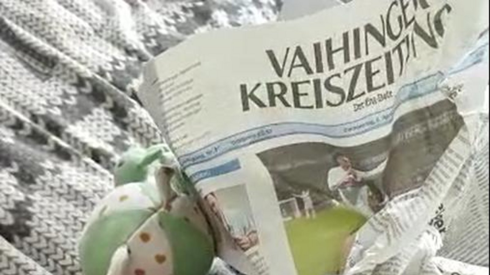 „Unser vier Monate alter Enkel zieht mit seinen Eltern im Sommer wieder nach Vaihingen. Intensiv beschäftigt er sich bereits jetzt schon mit der VKZ“, schreibt uns die stolze Großmutter Annette Herkommer zu ihrem Foto von Enkel Maro. „Unser vier Monate alter Enkel zieht mit seinen Eltern im Sommer wieder nach Vaihingen. Intensiv beschäftigt er sich bereits jetzt schon mit der VKZ“, schreibt uns die stolze Großmutter Annette Herkommer zu ihrem Foto von Enkel Maro.