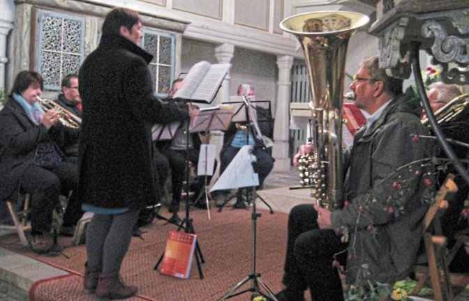 Die Illinger Bläser umrahmen den Gottesdienst mit.  Foto: p