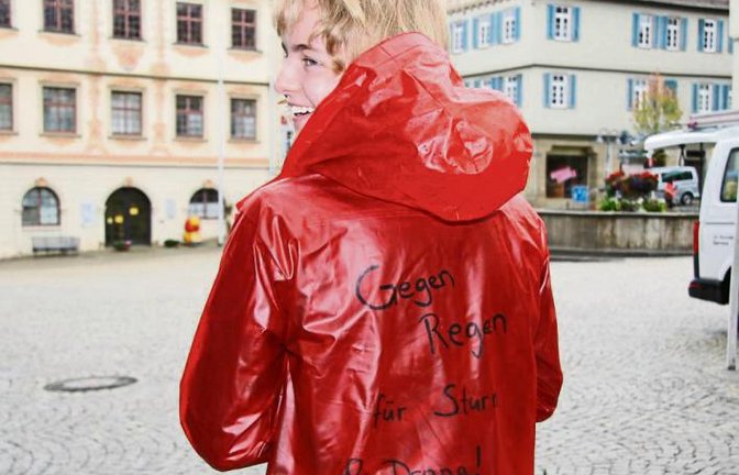 Fanny Burkhardt ist gewappnet: „Gegen Regen, für Sturm und Drang!“ Foto: Rücker