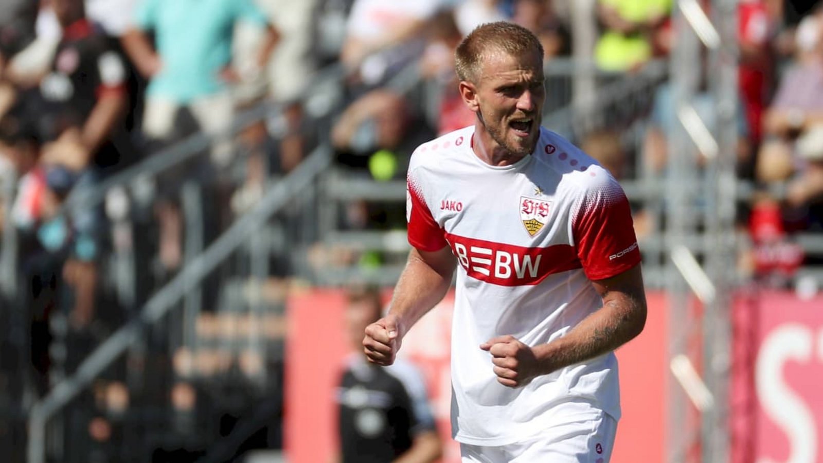 Alexander Groiß gelingt für den VfB II der Siegtreffer im Spiel bei den Würzburger Kickers.IMAGO/Frank Scheuring