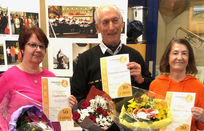Ehrungen beim Liederkranz Sersheim (von links): Claudia Braun (50 Jahre), Max Zanardo und Monika Rössner (30 Jahre). Es fehlt Rudolf Wasowitz (40 Jahre).  <span class='image-autor'>Foto: p</span>