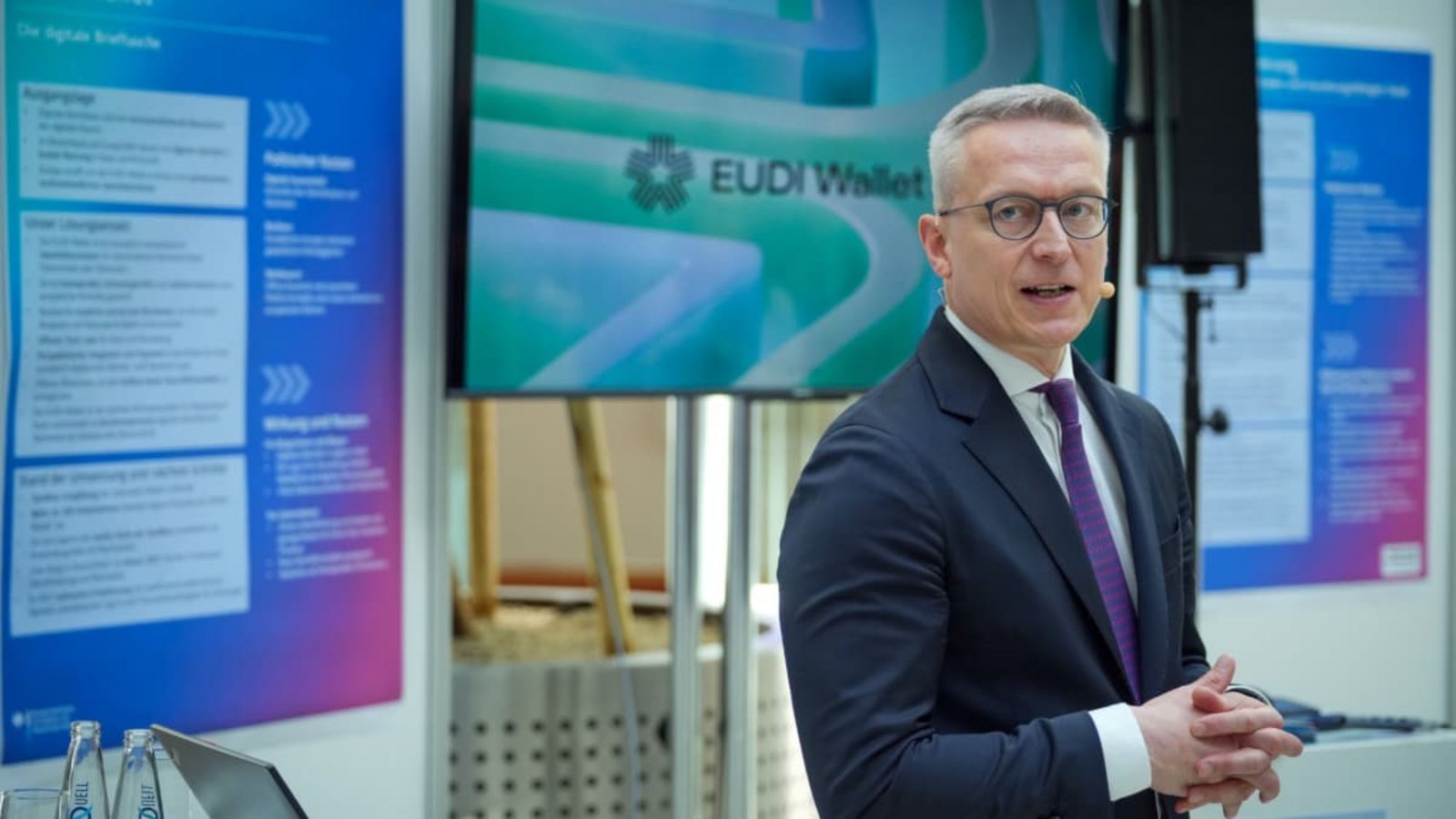 Bundesdigitalminister Karsten Wildberger (CDU) hat zugesagt, dass die digitale Brieftasche ab dem 2. Januar 2027 bereit stehen soll.Soeren Stache/dpa
