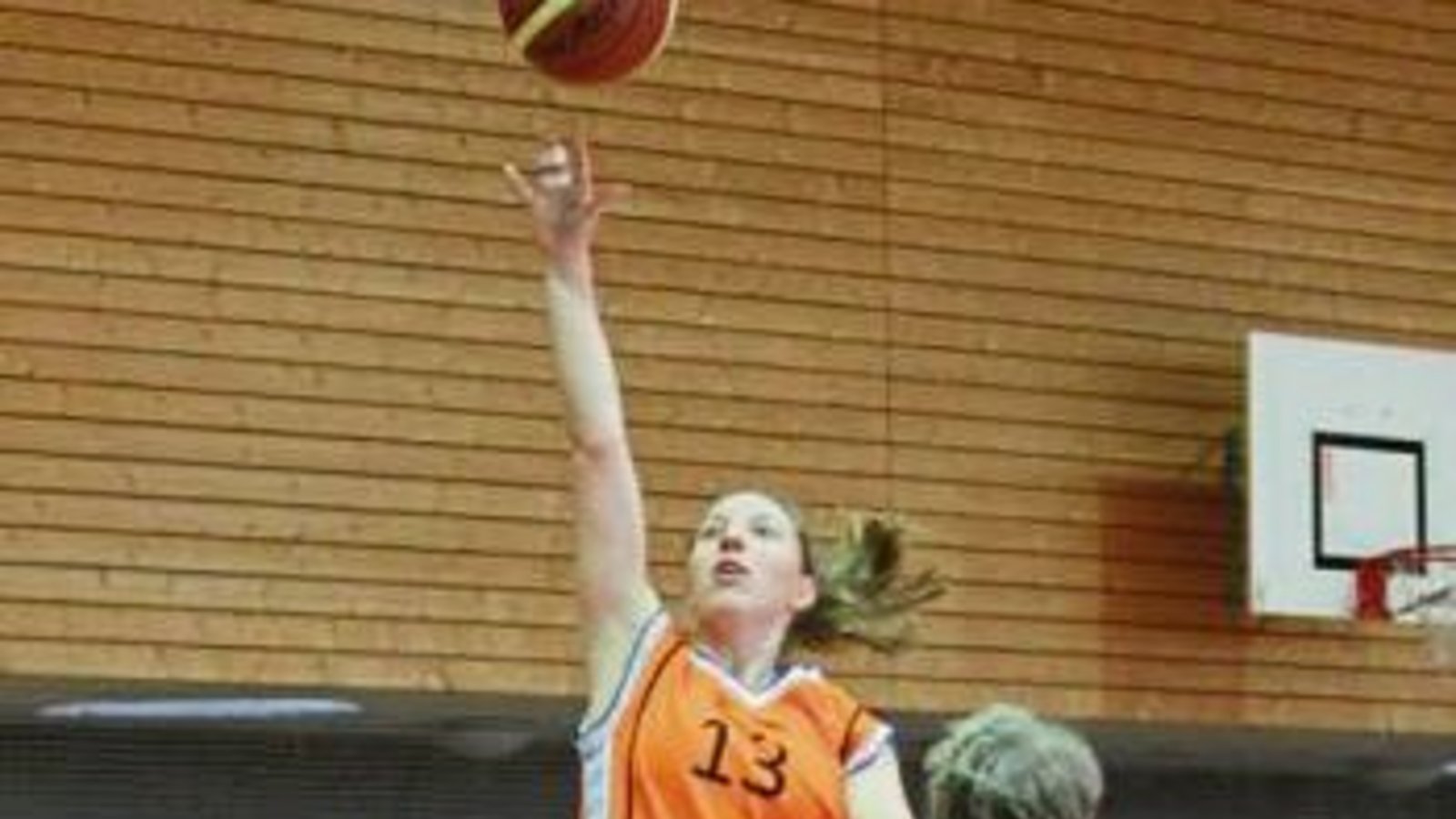 Nadine Kimak (Mitte) verhinderte drei Sekunden vor Ablauf des zweiten Viertels einen Durchgang ganz ohne Punkte für die BSG Vaihingen/Sachsenheim. Foto: Nachreiner Nadine Kimak (Mitte) verhinderte drei Sekunden vor Ablauf des zweiten Viertels einen Durchgang ganz ohne Punkte für die BSG Vaihingen/Sachsenheim. Foto: Nachreiner