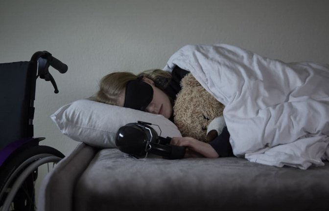 Viele Betroffene sind licht- und geräuschempfindlich und müssen tagelang im Bett verbringen (Symbolbild).<span class='image-autor'>Sergej Preis/Deutsche Gesellschaft für ME/CFS</span>