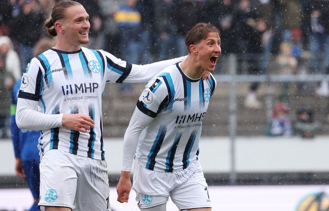 Marlon Faß (li.), Nico Fundel: Zwei Kicker-Torschützen jubeln.<span class='image-autor'>Foto: Baumann</span>