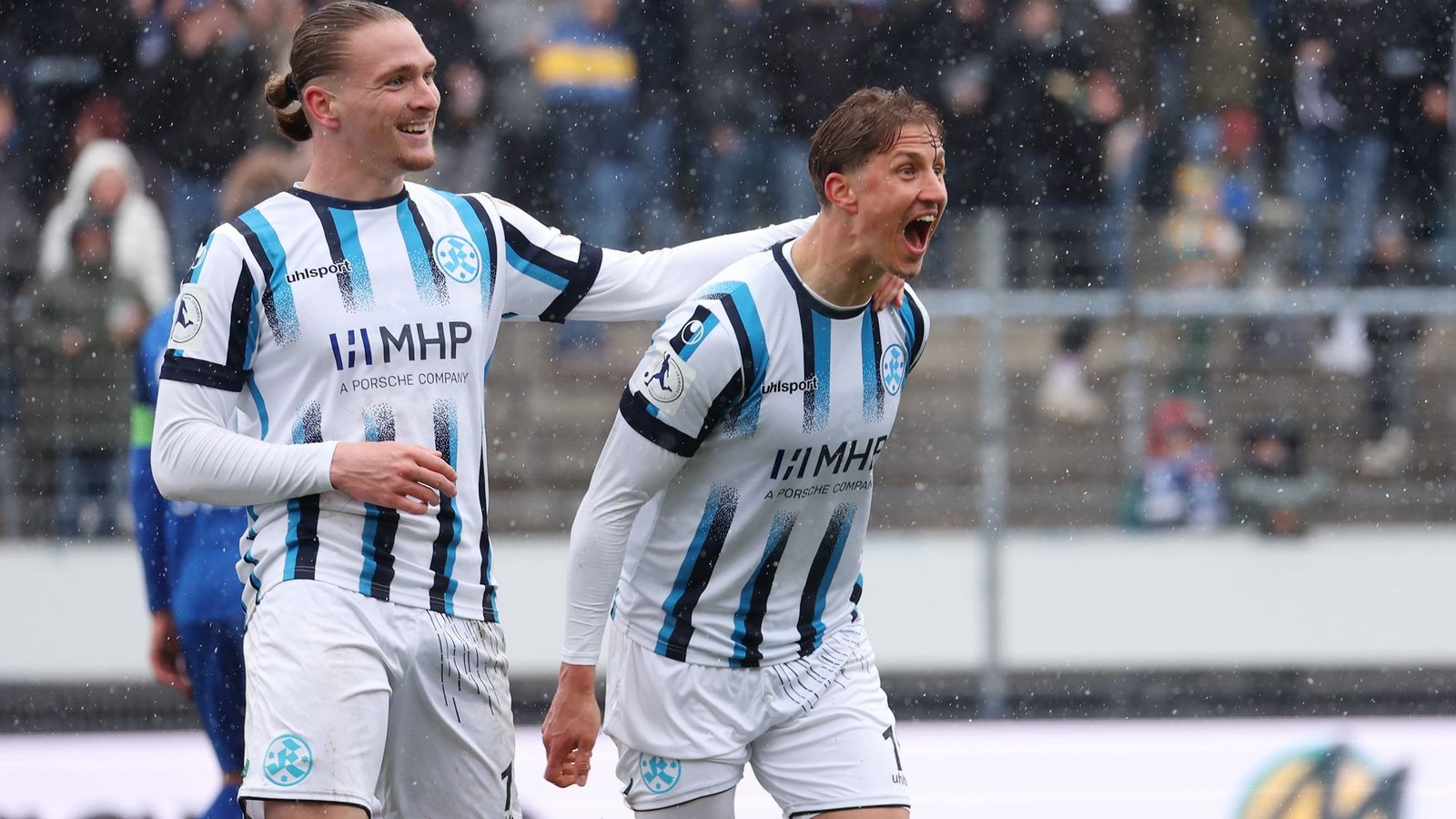 Marlon Faß (li.), Nico Fundel: Zwei Kicker-Torschützen jubeln.Foto: Baumann Marlon Faß (li.), Nico Fundel: Zwei Kicker-Torschützen jubeln.Foto: Baumann