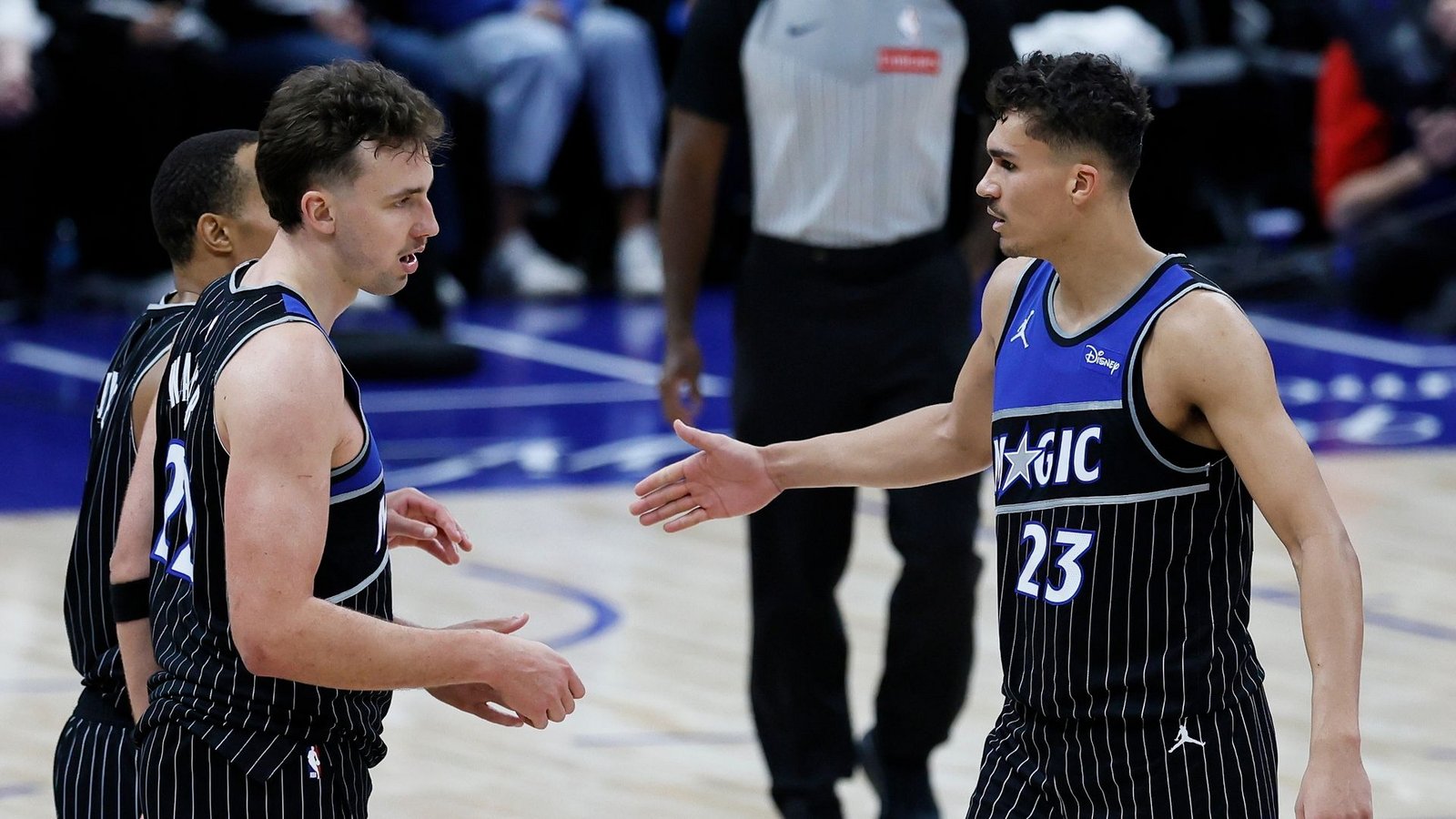 Zwei Europameister mit gutem Start: Franz Wagner (links) und Tristan da Silva haben mit den Magic den Auftakt in die Playoffs gewonnen.Foto: Duane Burleson/AP/dpa