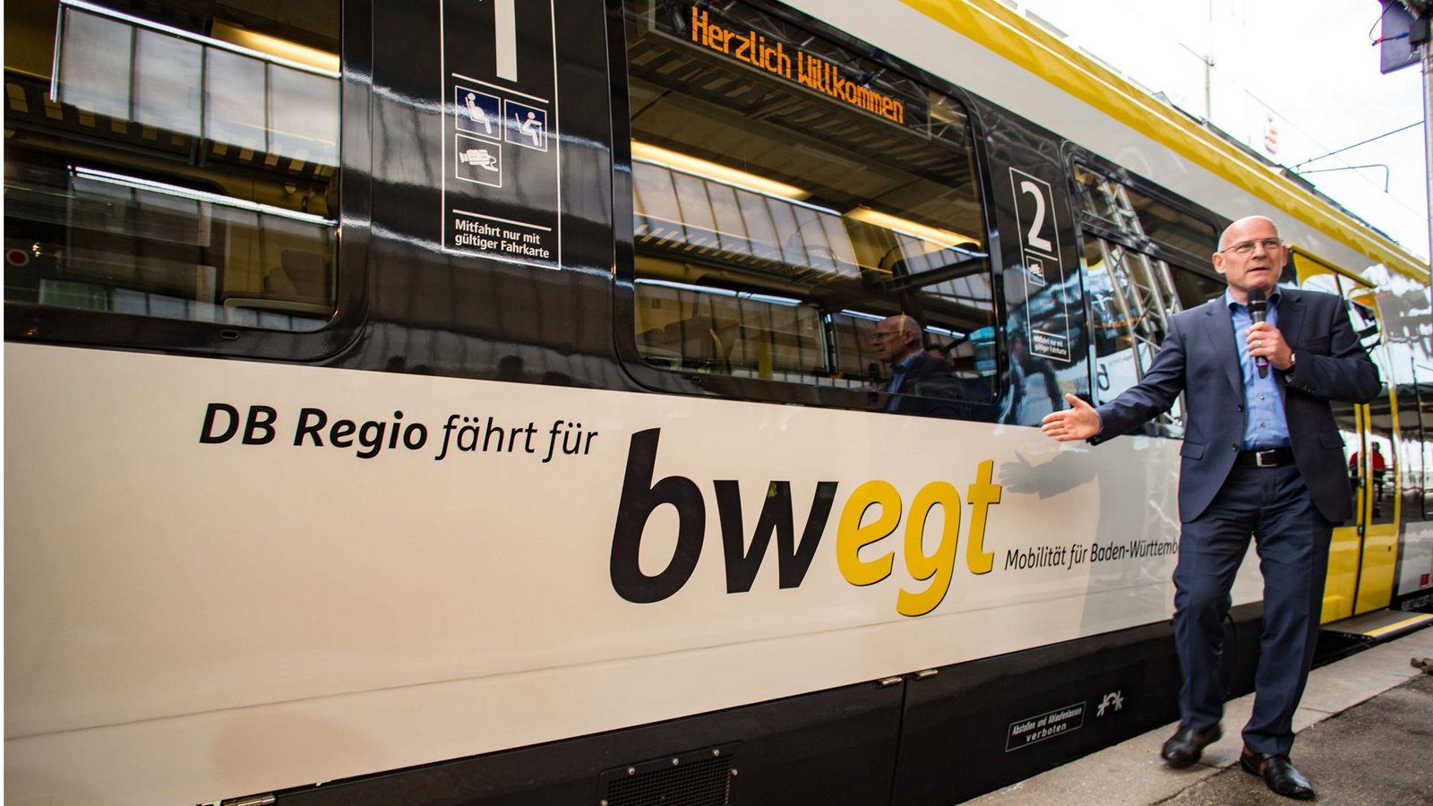 Landesverkehrsminister Winfried Hermann setzt auf die Schiene. Allerdings wird nun das Geld knapp.Foto: Lichtgut//Leif-Hendrik Piechowski Landesverkehrsminister Winfried Hermann setzt auf die Schiene. Allerdings wird nun das Geld knapp.Foto: Lichtgut//Leif-Hendrik Piechowski