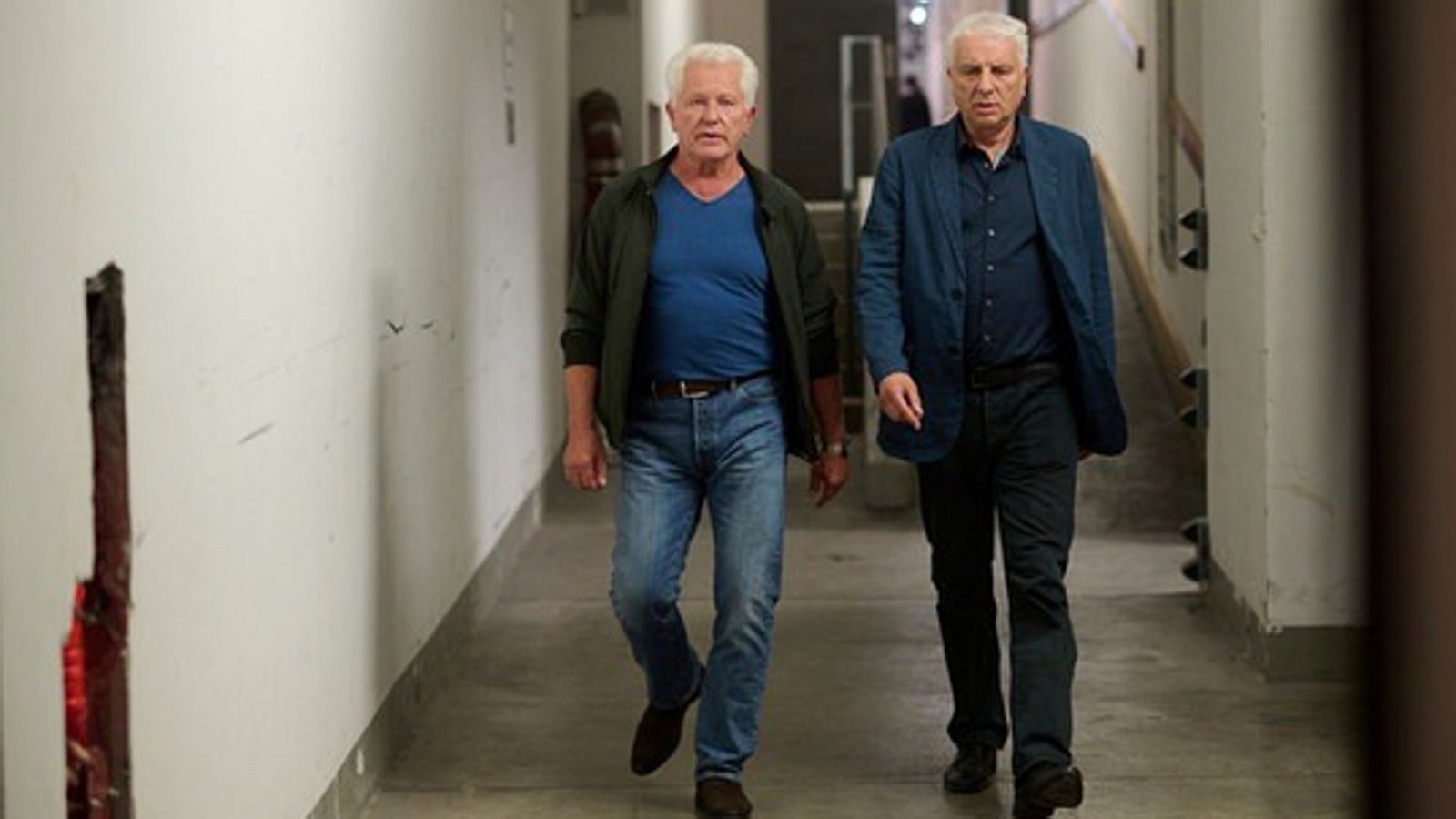 Ein wenig fremdeln die Kommissare mit der Theaterwelt – vor allem der hinter den Kulissen.Foto: Bild: BR/Claussen+Putz Filmproduktion GmbH/Walter Wehner
