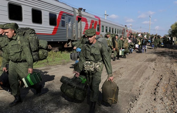Russische Rekruten auf einem Bahnhof in Prudboi in der Region Wolgograd.<span class='image-autor'>Foto: AP/dpa</span>
