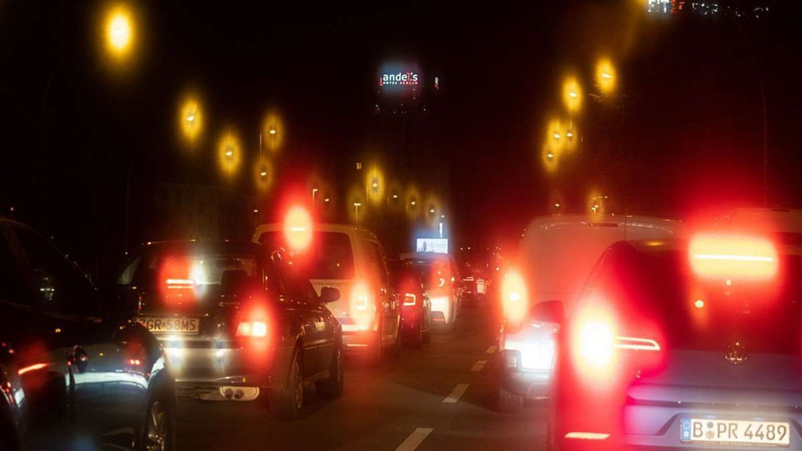80 dB (Hauptverkehrsstraße) bedeuten ein erhöhtes Herz-Kreislauf-Risiko bei dauernder Belastung.Foto: Paul Zinken/dpa 80 dB (Hauptverkehrsstraße) bedeuten ein erhöhtes Herz-Kreislauf-Risiko bei dauernder Belastung.Foto: Paul Zinken/dpa