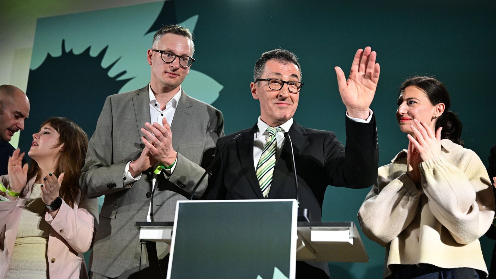 Cem Özdemir bei der Wahlparty der Grünen in der Stuttgarter Staatsgalerie.Foto: Bernd Weißbrod/dpa Cem Özdemir bei der Wahlparty der Grünen in der Stuttgarter Staatsgalerie.Foto: Bernd Weißbrod/dpa