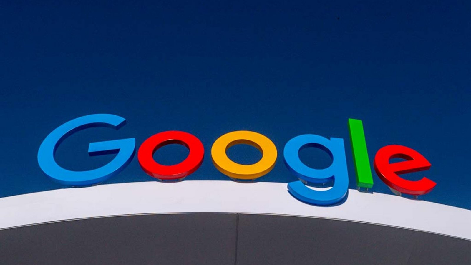 Die Google-Mutter Alphabet profitiert von einem starken Geschäft mit Online-Werbung.Foto: Andrej Sokolow/dpa