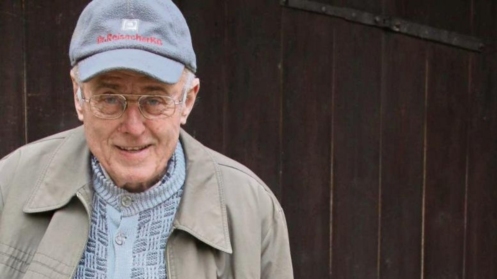 Lorenz Brett freut sich, dass Flora wieder da ist. Foto: Bögel Lorenz Brett freut sich, dass Flora wieder da ist. Foto: Bögel