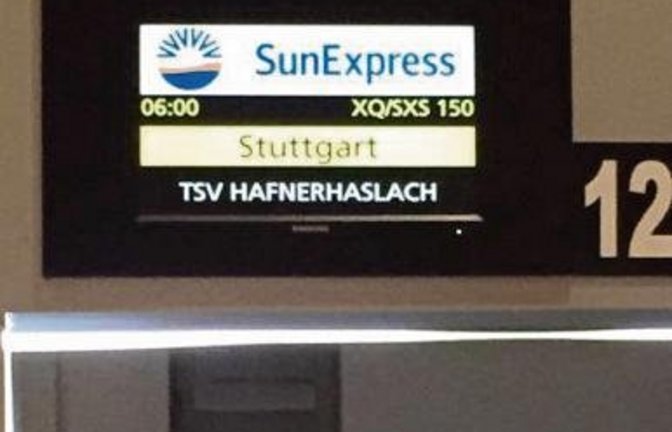 Die Charterfluggesellschaft hatte bei der Rückreise des Fußball-B-Ligisten TSV Häfnerhaslach aus dem Trainingslager in der Türkei einen gesonderten Check-in-Schalter bereit gestellt. Foto: privat