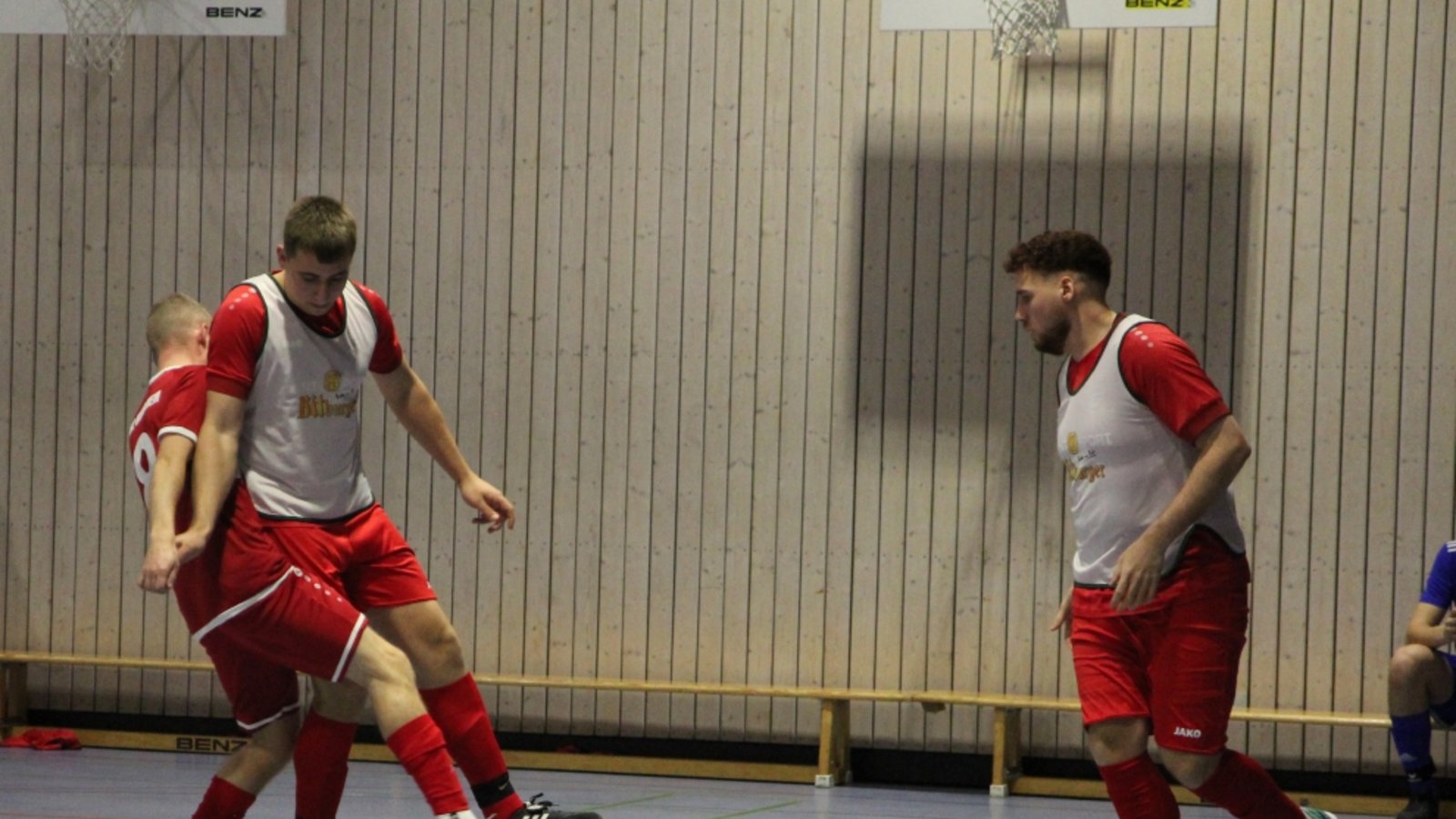 Fußball, Halle, Männer, Mönsheim, Saison 2024/2025, TSV Großglattbach, Florian Kuhnle (links), Markus King, Foto: Dittrich
