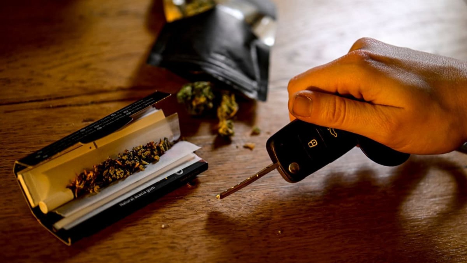Seit der Teillegalisierung für Cannabis gilt auch beim Autofahren ein Grenzwert. Nun sollen Unfälle unter Einfluss in der amtlichen Statistik erfasst werden. (Symbolfoto)Fabian Sommer/dpa Seit der Teillegalisierung für Cannabis gilt auch beim Autofahren ein Grenzwert. Nun sollen Unfälle unter Einfluss in der amtlichen Statistik erfasst werden. (Symbolfoto)Fabian Sommer/dpa