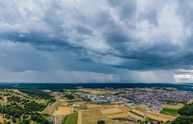 Drohen diese Woche wieder Gewitter? (Archivbild)<span class='image-autor'>Jason Tschepljakow/dpa</span>